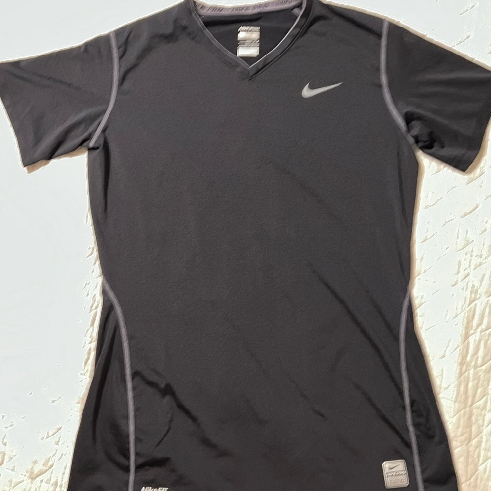 NEW- women’s NIKE PRO short sleeve athletic top